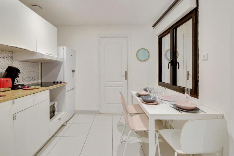250 Sainte - Superb In * Paris